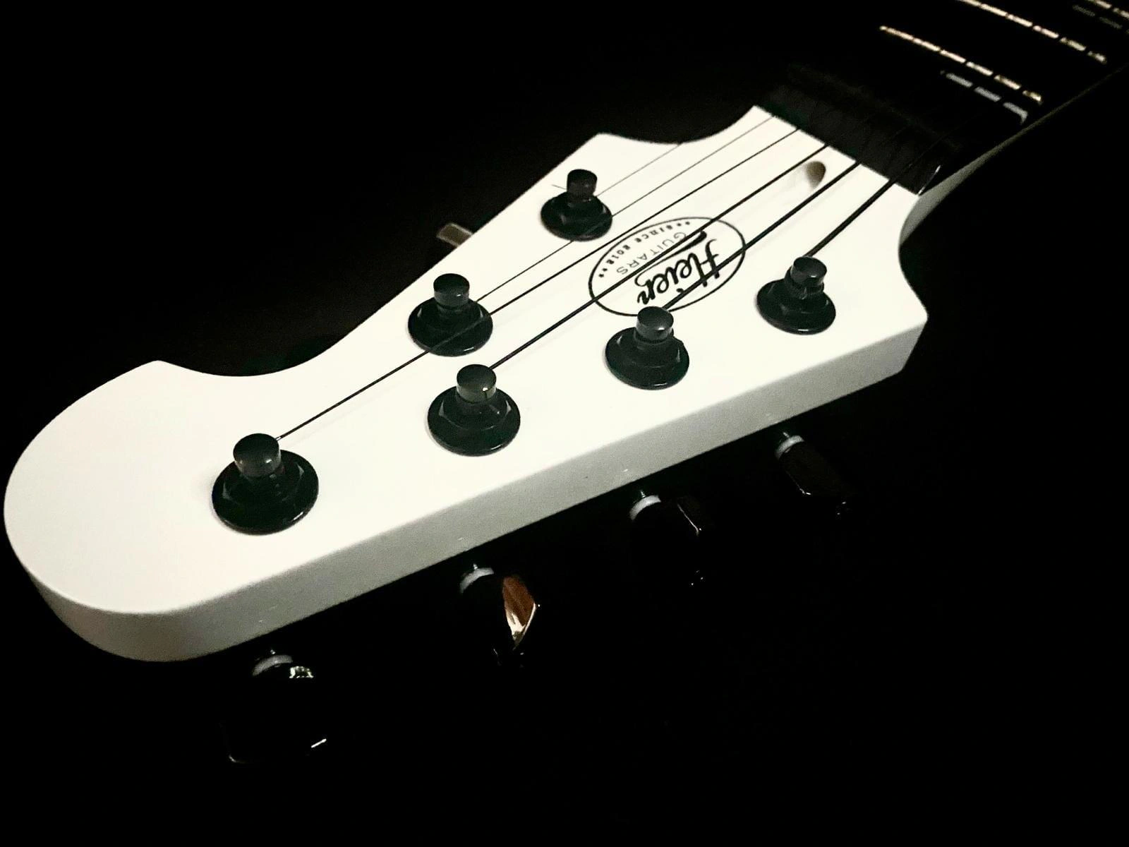 Heier #15 T2 Black/White – Detailansicht 12 – Custom E-Gitarre von Heier Guitars bei Dresden und Meißen
